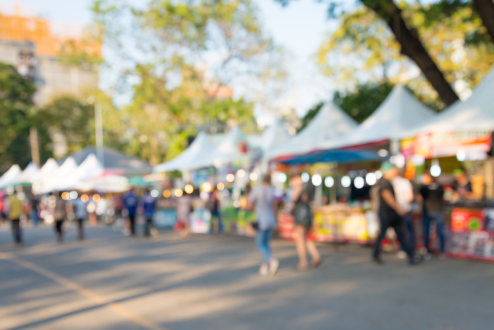 Blurred,Image,Of,People,In,Day,Market,Festival,In,City