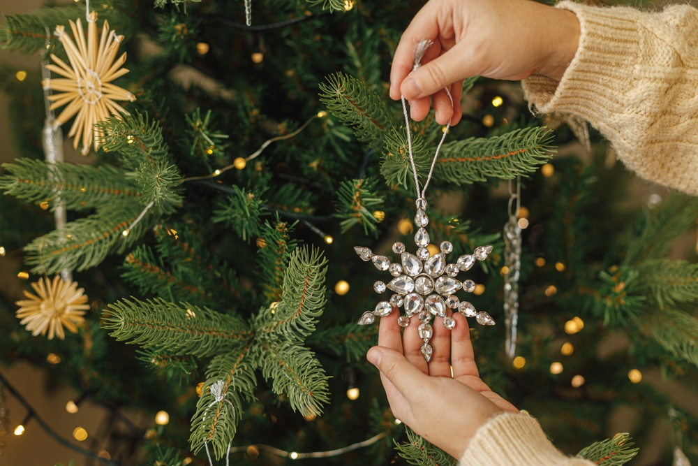 Hands,In,Knitted,Sweater,Hanging,Stylish,Christmas,Ornament,On,Christmas