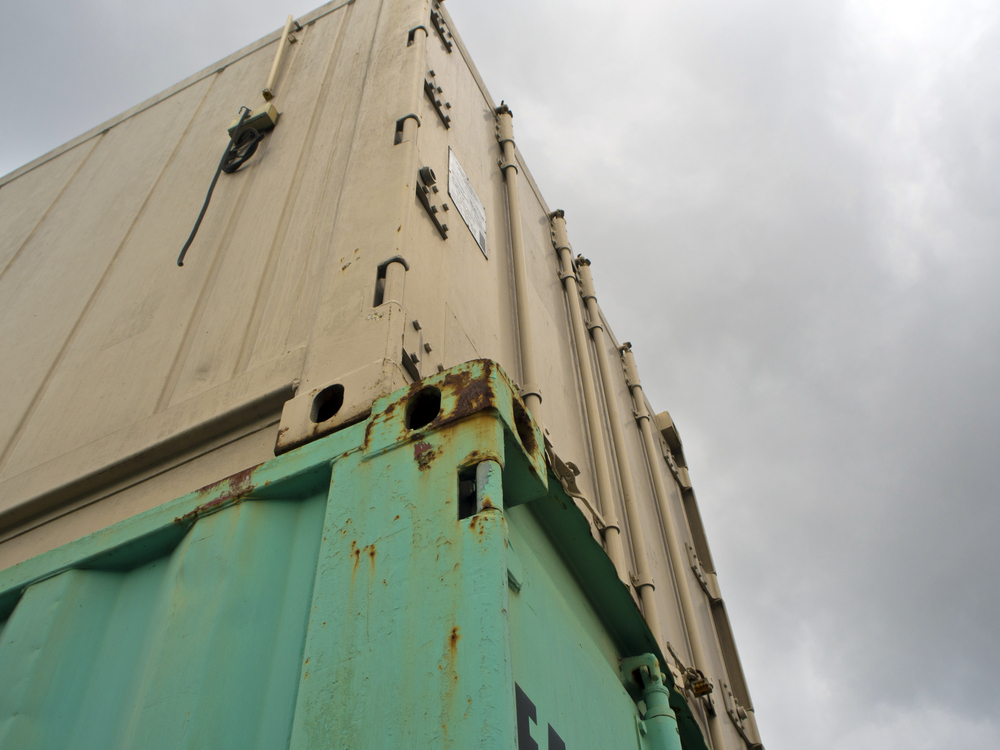 Container,Cabin,Place,Overlap,On,Another,Container