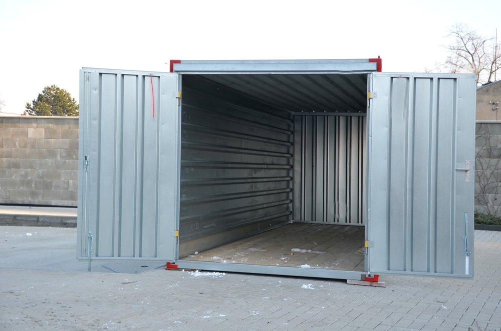 In,The,Yard,There,Is,A,Large-capacity,Container,With,A